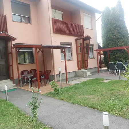 Rt Vendeghaz Guest house *