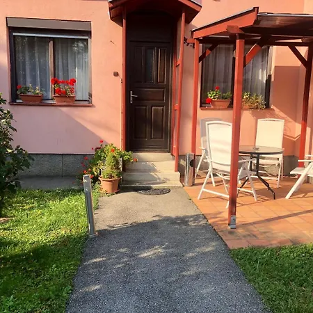 Rt Vendeghaz Guest house *